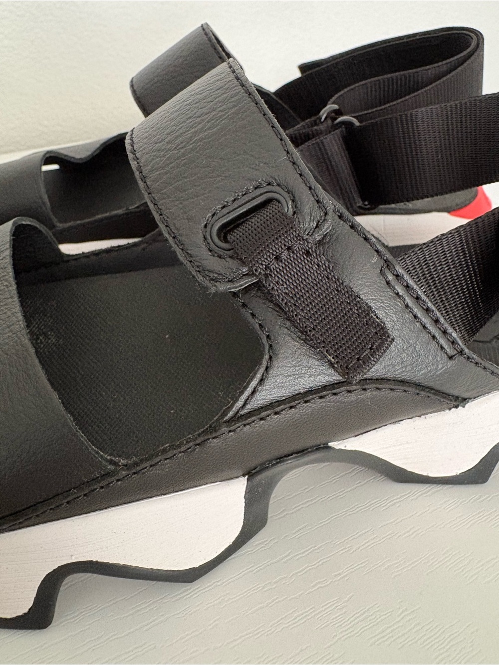SOREL Kinetic Impact Sling Sandal Black/White/Red Size 8 - EXCELLENT - Picture 7 of 14